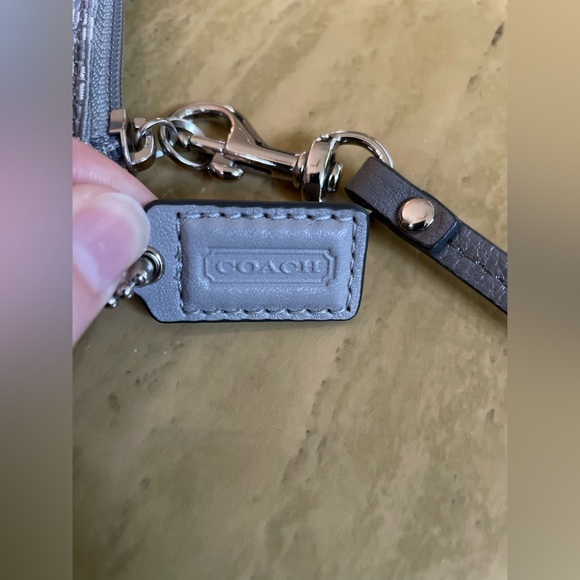 Coach wristlet - Picture 5 of 7
